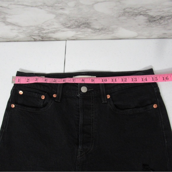 Levi's Premium Distressed Wedgie Icon in
Black Desert Denim Jeans Size 28 - Picture 13 of 17